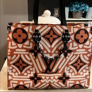 🦋Limited Edition🦋Louis Vuitton Giant Monogram Crafty On the Go Tote - GM